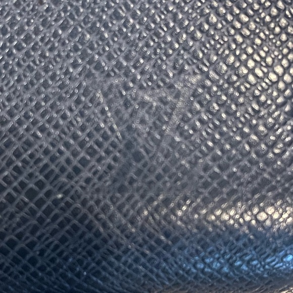 LOUIS VUITTON Taiga Leather XL Zippy Wallet - Picture 11 of 14